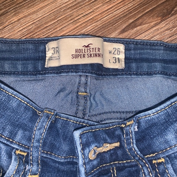 3R Hollister jeans - Picture 2 of 4